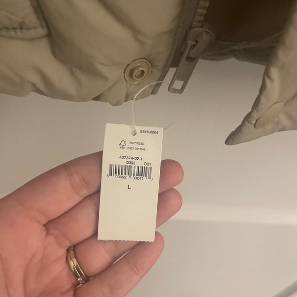 GAP Men's Khaki Puffer Vest - Picture 2 of 6